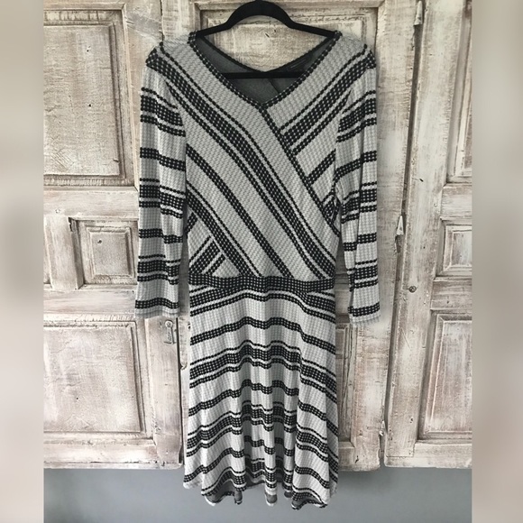 BCBGMaxAzria Kenji Striped Dress Fit & Flare (L) - Picture 4 of 5